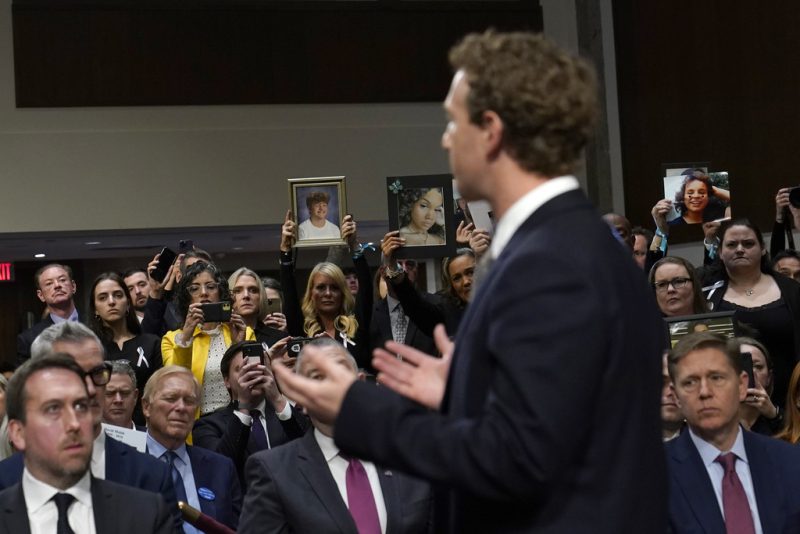 Zuckerberg directly apologizes to families during Senate hearing | KLRT [Video]