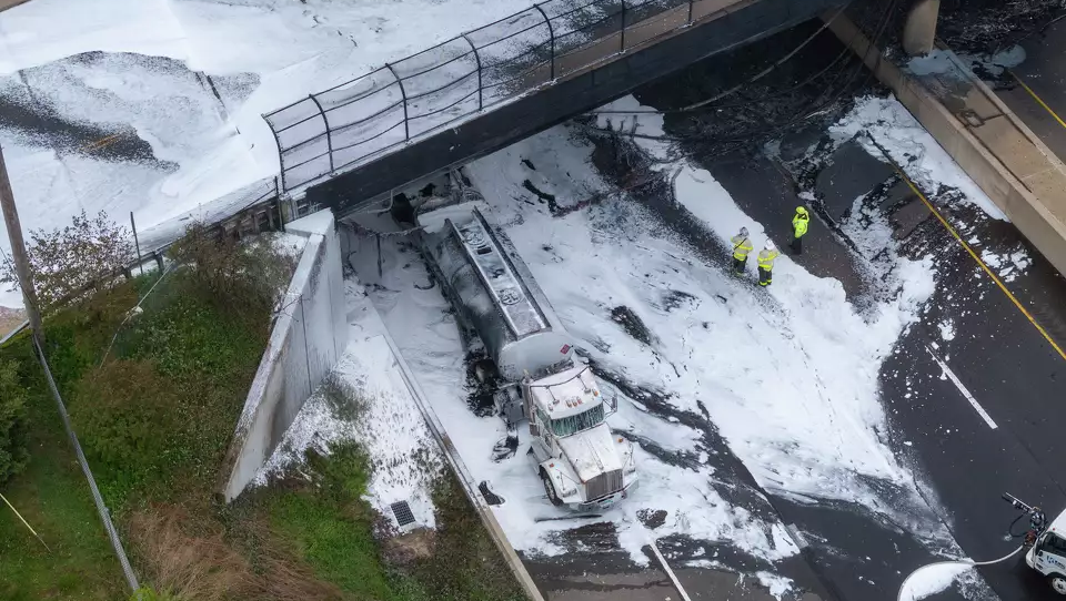 I-95 closed in both directions in CT after petroleum tanker fire [Video]