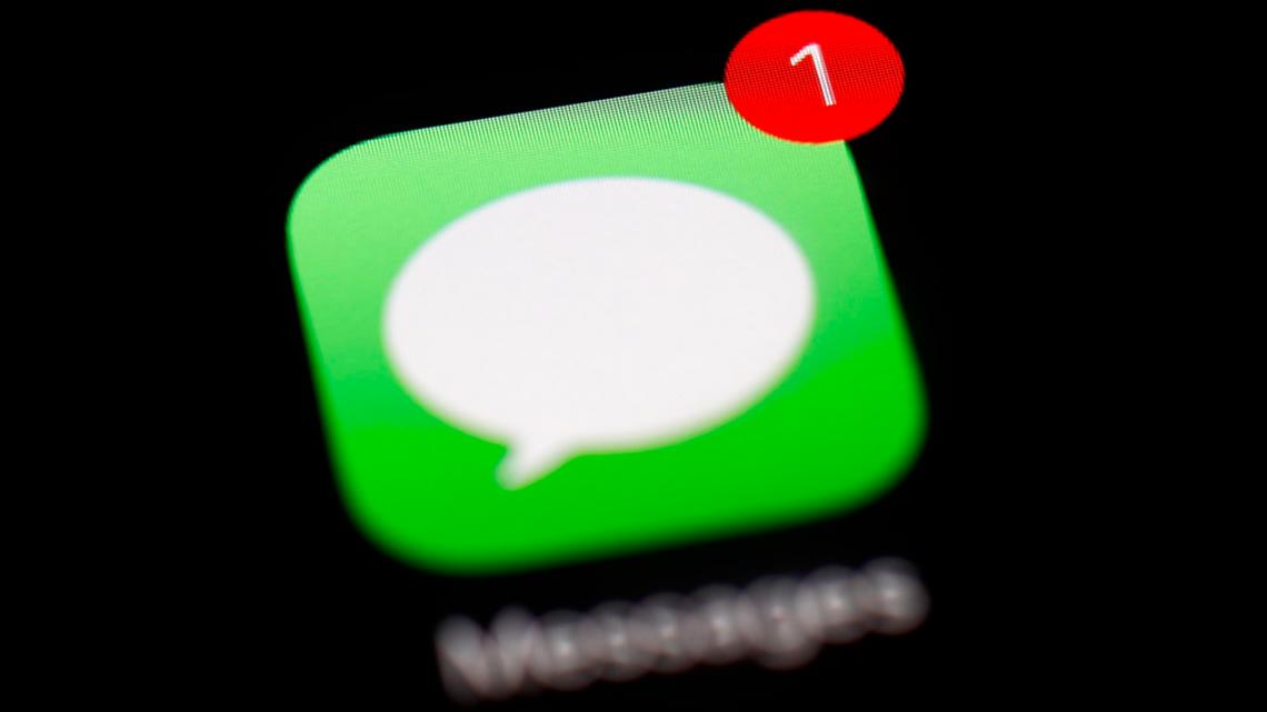 iMessage outage hits iPhone users across US [Video]