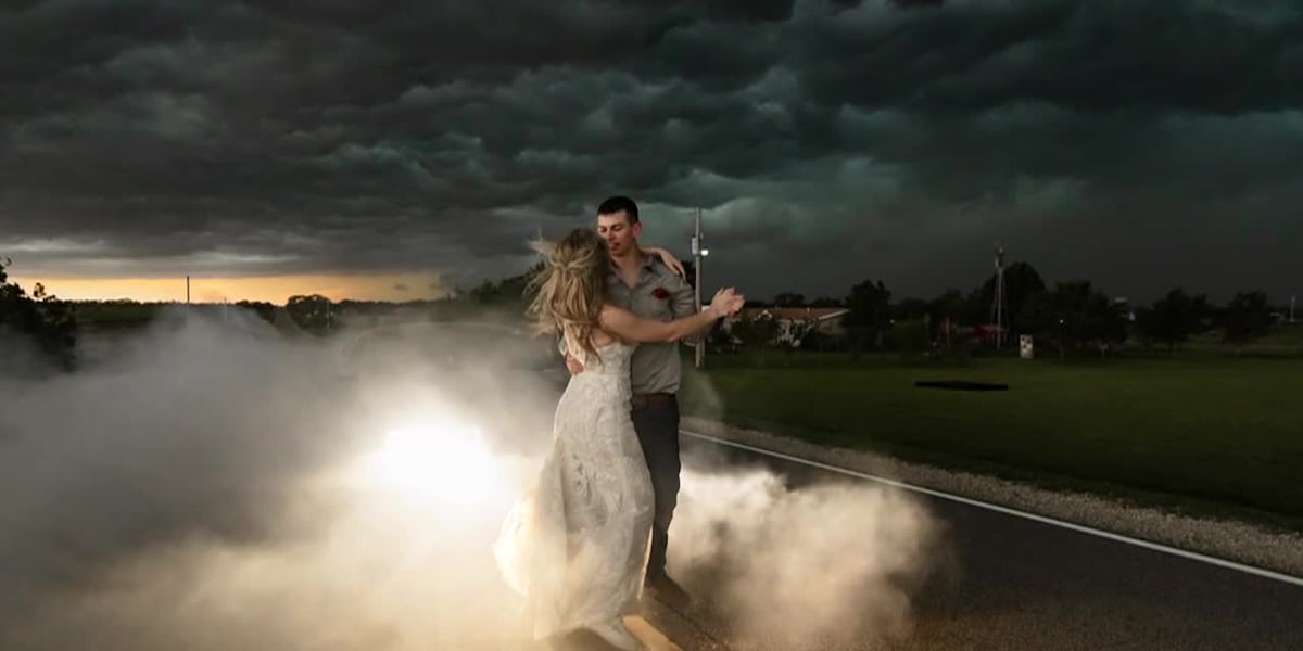 Couple’s stormy wedding photos go viral [Video]
