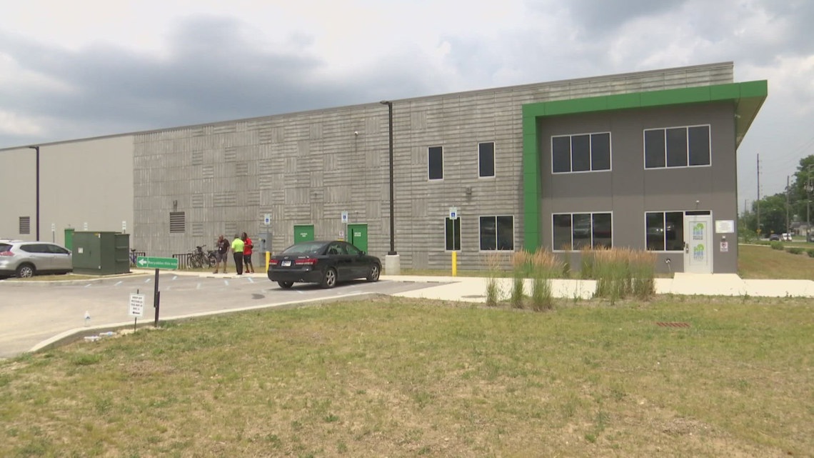RecycleForce, Keys2Work hold ribbon-cutting ceremony for new east Indianapolis building [Video]