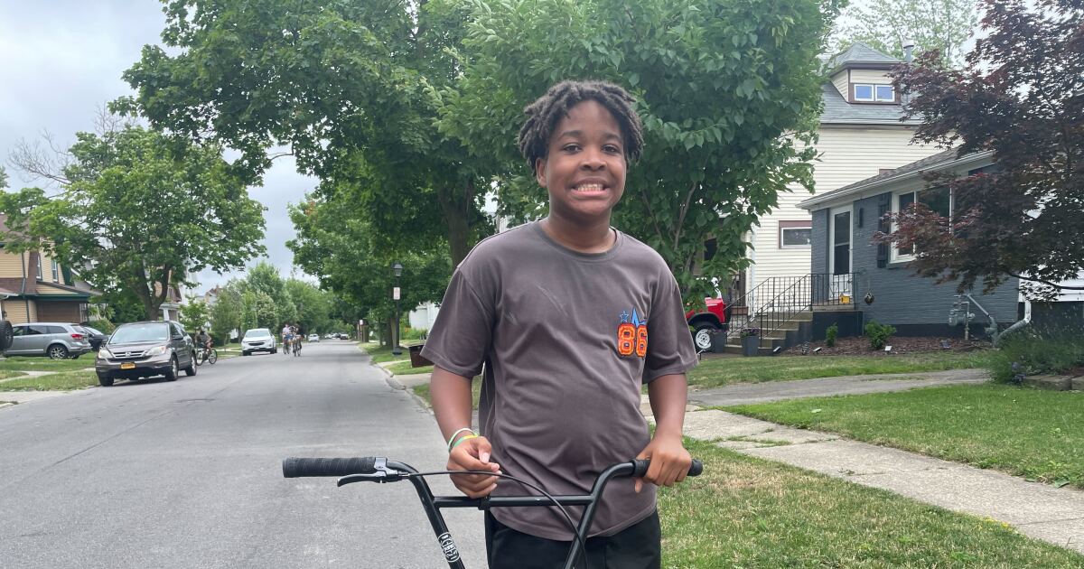 Neighbors give back to Kenmore boy who had bike stolen [Video]