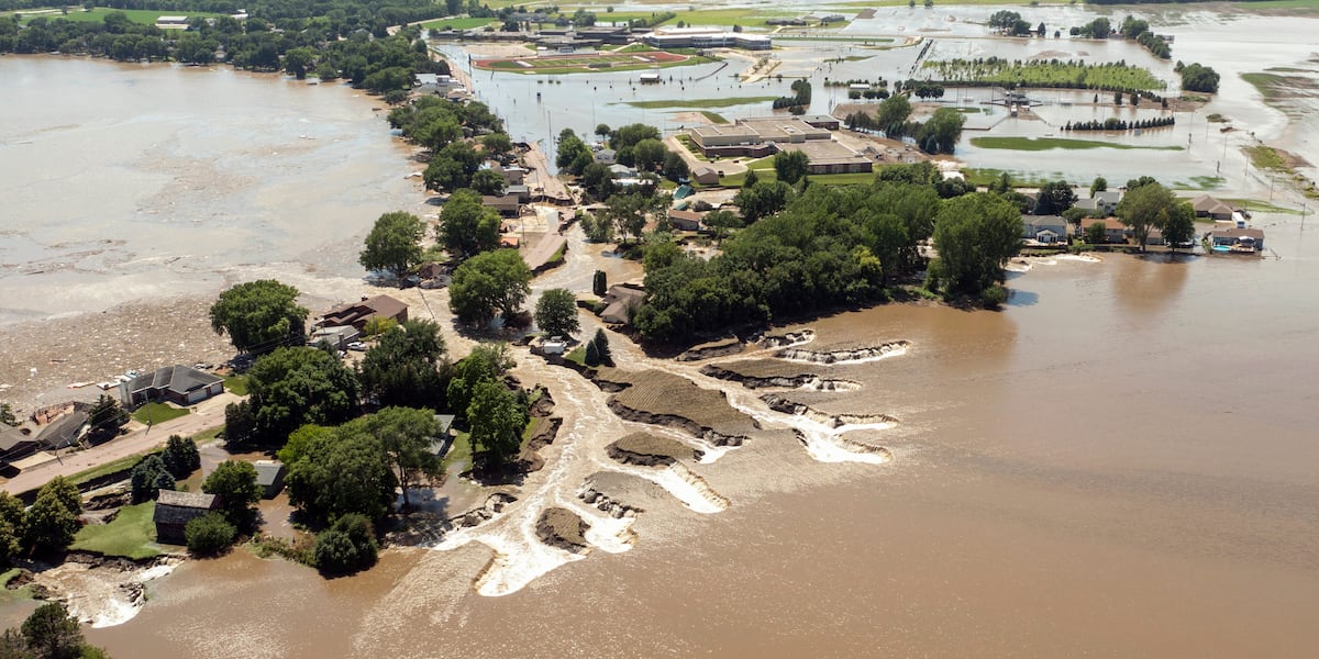 More rain possible in deluged Midwest as flooding breaches levees in Iowa [Video]