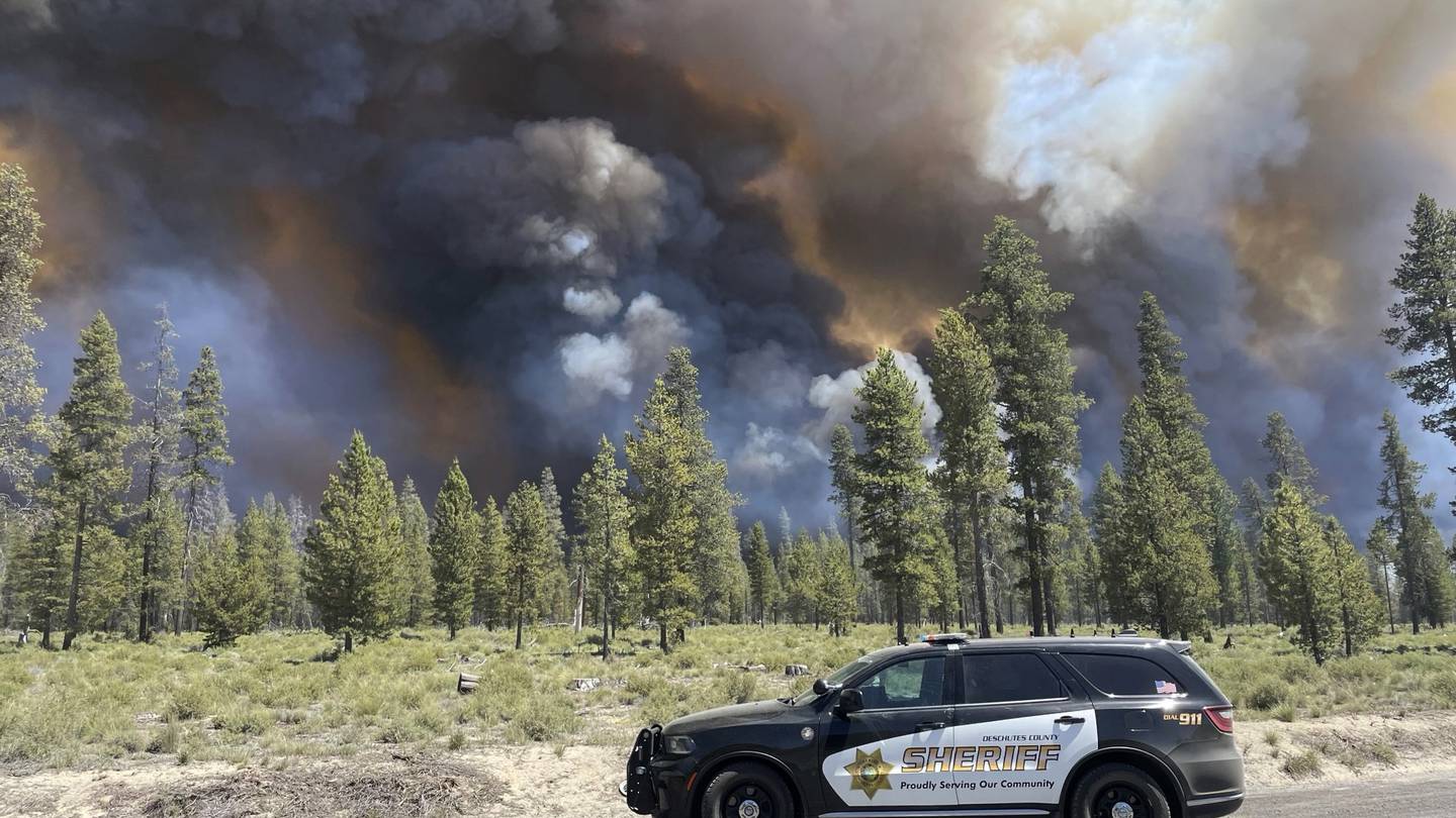 Wind-driven wildfire spreads outside a central Oregon community and prompts evacuations  WHIO TV 7 and WHIO Radio [Video]