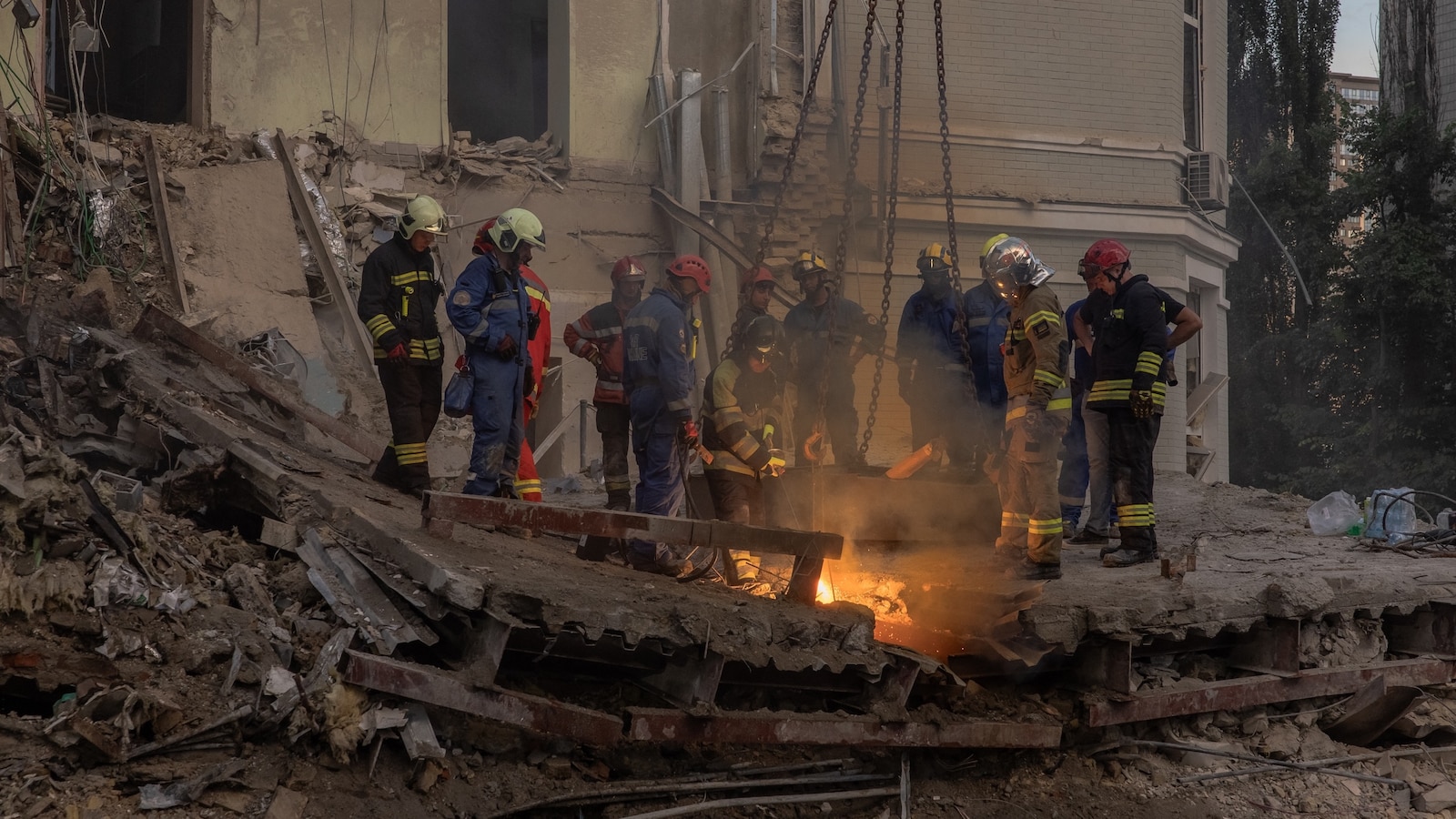 Ukraine searches children’s hospital wreckage as NATO countries condemn ‘barbaric’ Russian strike [Video]