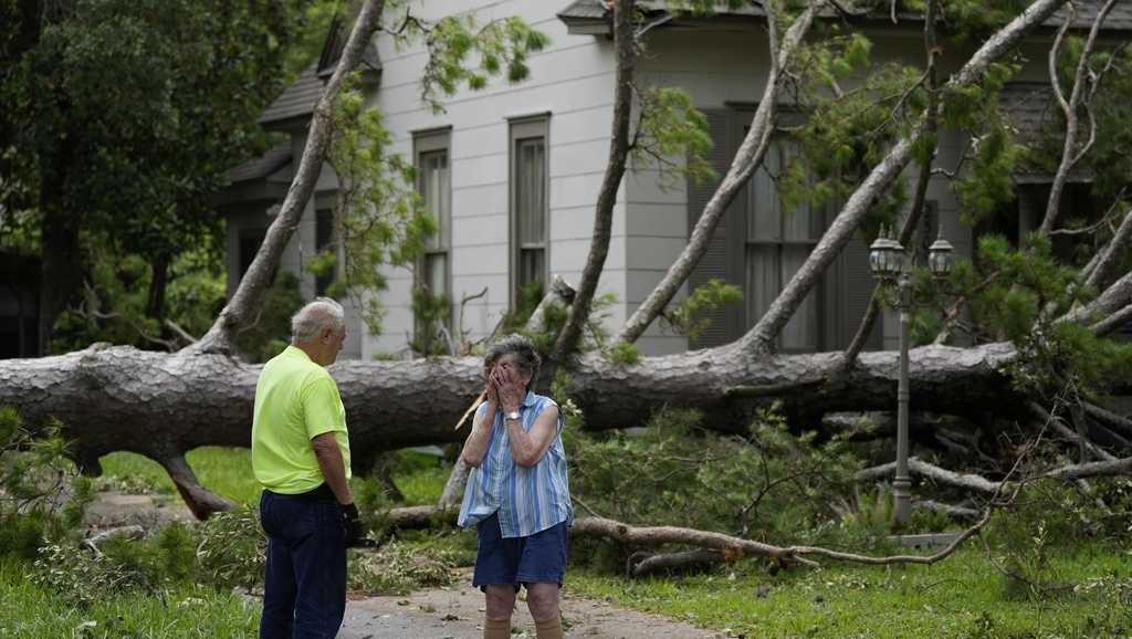 Some power restored in Houston after Hurricane Beryl, while storm spawns tornadoes as it moves east [Video]