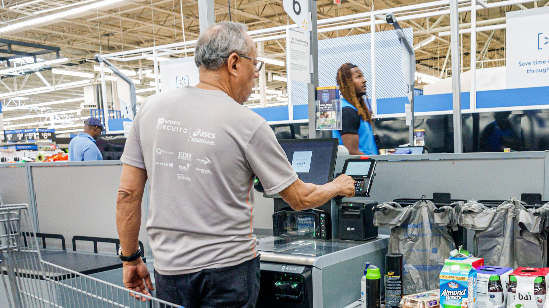 ‘I’ll drive to Target’ says Walmart shoppers fuming over self-checkout change – as employee ‘snaps’ at waiting customer [Video]