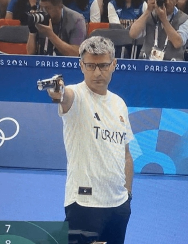 Who Is Yusuf Dikec? Turkish Shooter Breaks the Internet with His Unconventional Style after Winning Silver at Paris 2024 Olympics [Video]