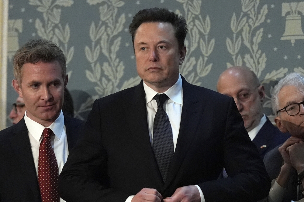 Elon Musks X sues advertisers over alleged massive advertiser boycott after Twitter takeover [Video]