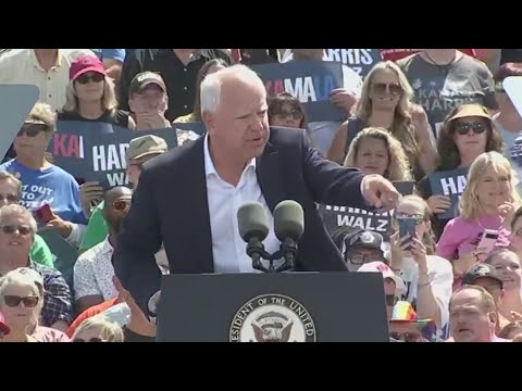 Walz goes into dad mode to help person who becomes ill at rally [Video]