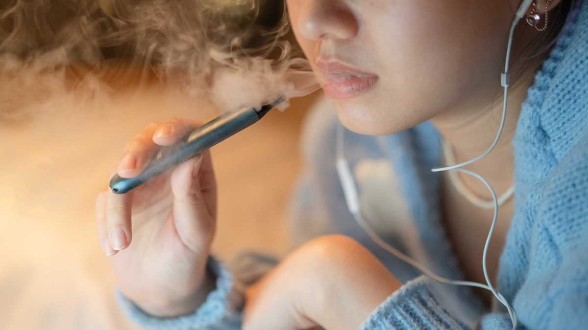 How do teens quit vaping? Some simply send a text for help, new study shows [Video]