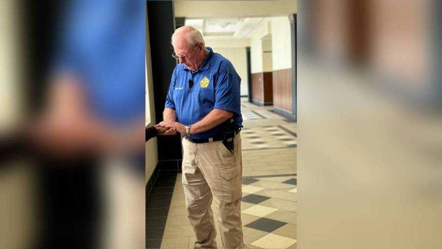 Brother Tommy offers support to others at Livingston Parish Courthouse [Video]