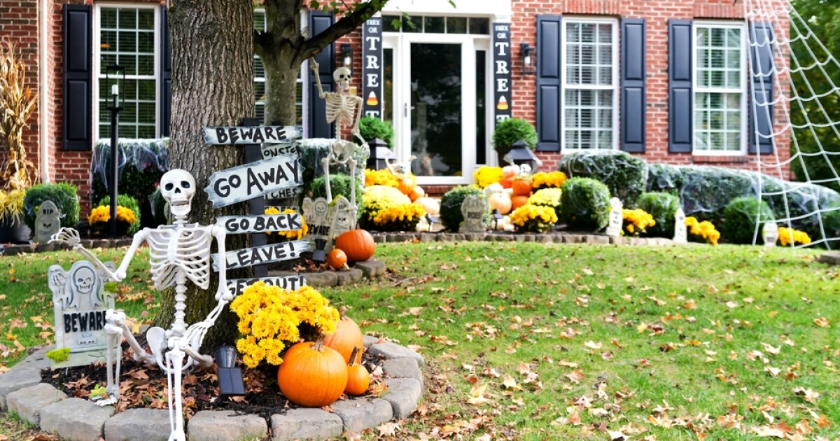 Halloween shopping starting earlier than ever. Buy decor now or wait for sales? [Video]