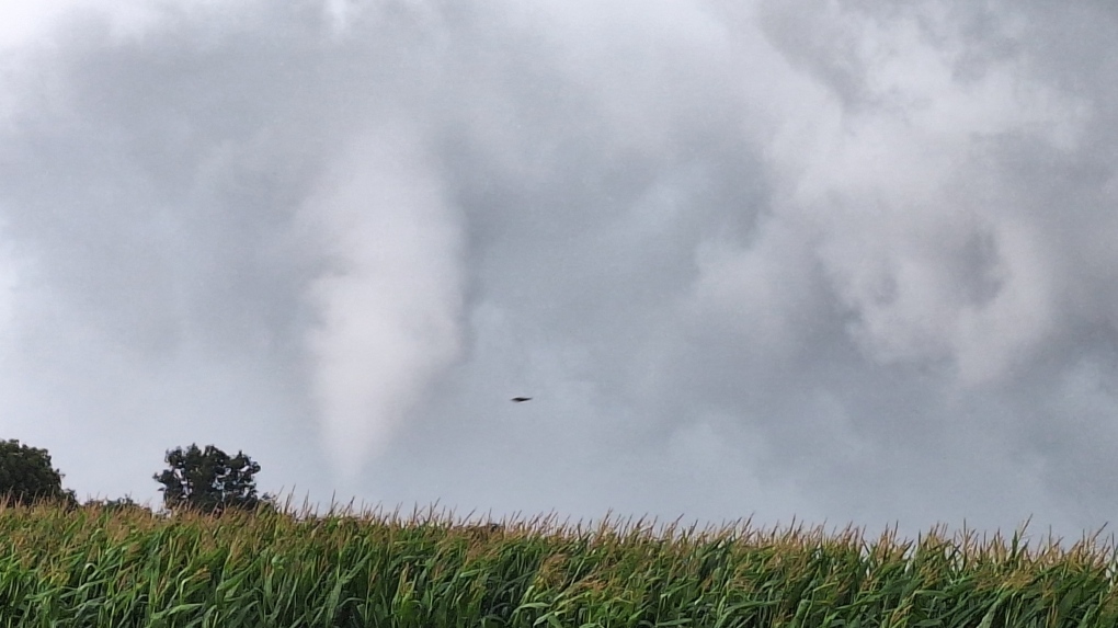 Video shows Aug. 17 tornado pass through North Dumfries, Ont. [Video]