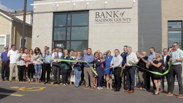 Bank Of Madison County Cuts Ribbon For New Edwardsville Location [Video]