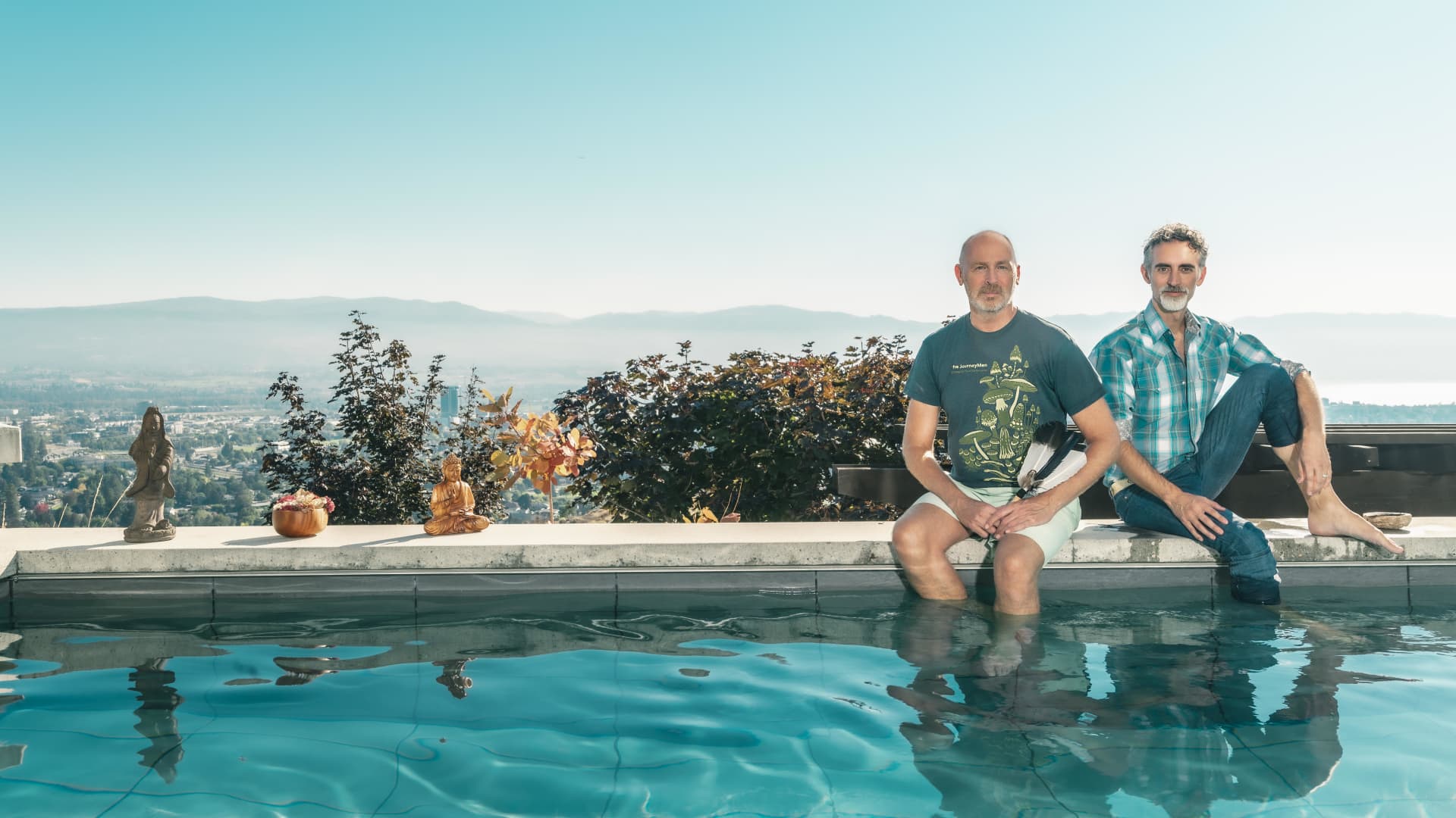 This luxury psilocybin retreat ‘creates better leaders,’ founders say [Video]