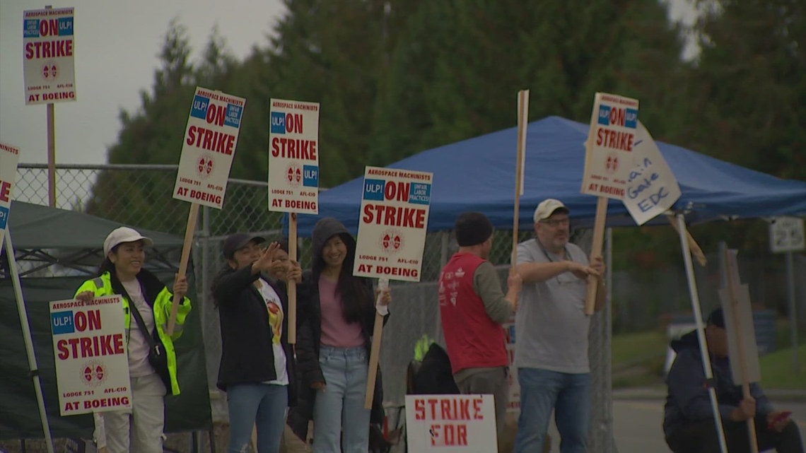 Boeing machinists reject ‘best and final’ offer from company, strike continues [Video]