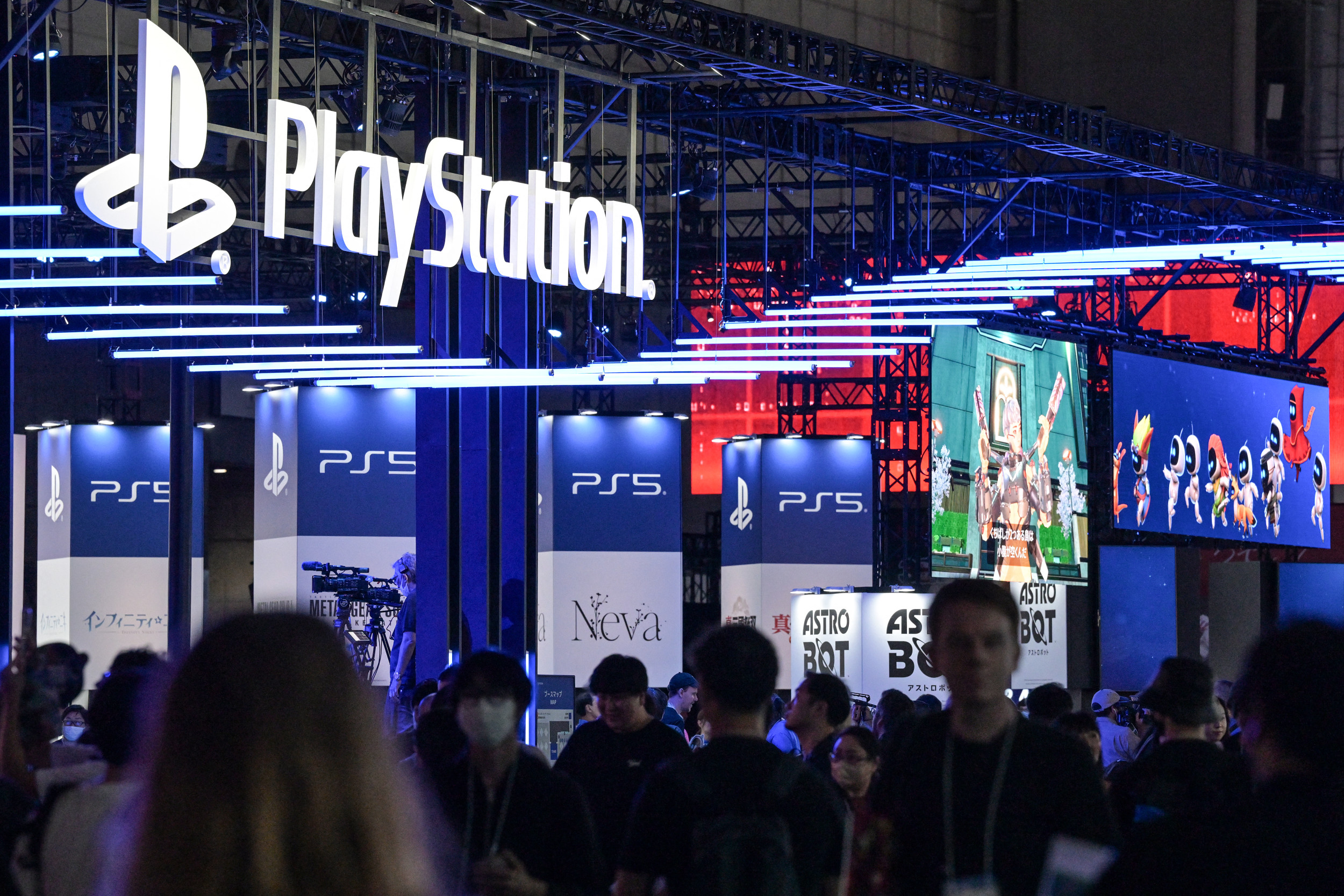 Major Sony PlayStation Network Outage Affects Gamers Around the World [Video]