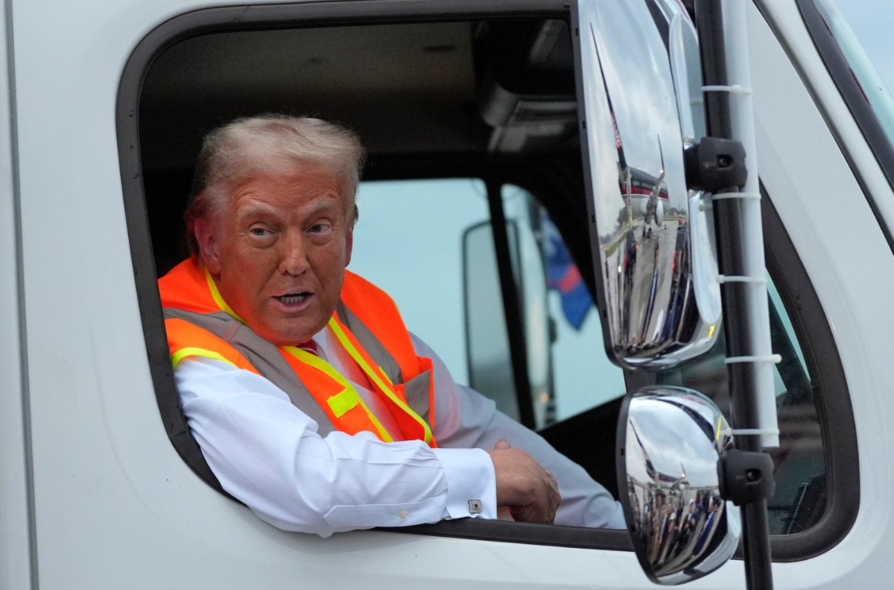 FACT CHECK: Did Trump Suffer Stroke after Climbing Garbage Truck in Orange Vest During His Wisconsin Rally? [Video]