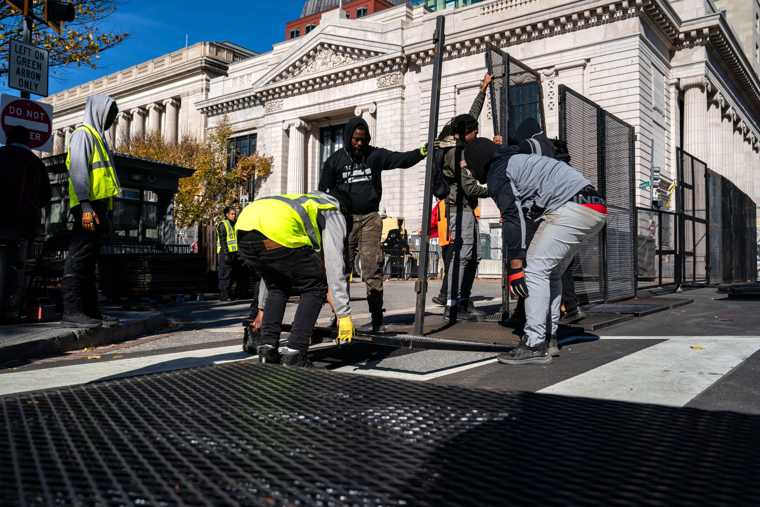 Ring of Steel Installed Around White House As Police Brace for Violence [Video]