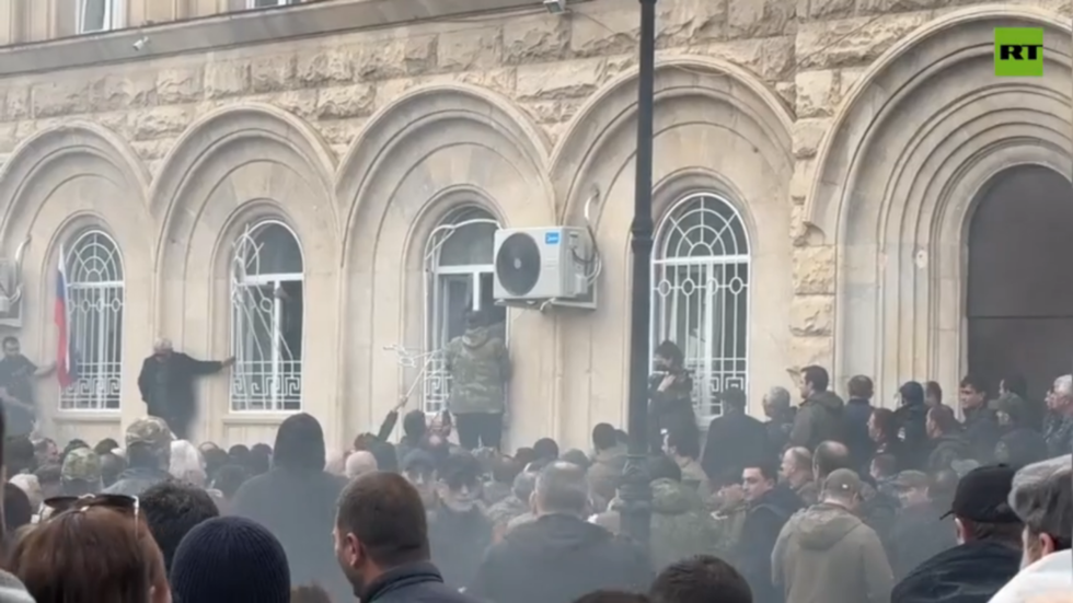 Protesters storm parliament building in Abkhazia (VIDEO)  RT Russia & Former Soviet Union