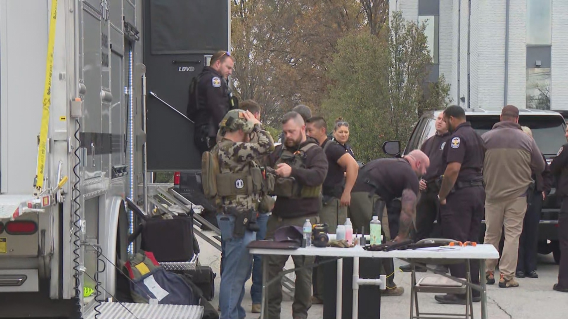 LMPD Bomb Squad on Bardstown Road in Buechel; What we know [Video]