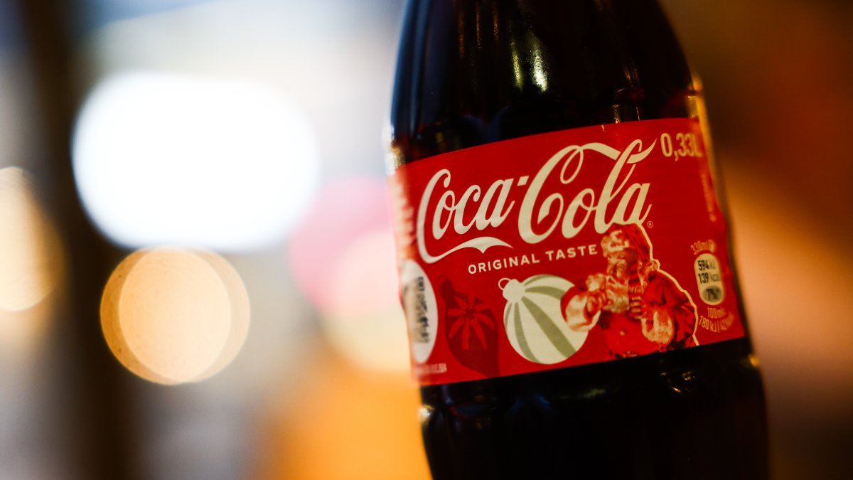 Coca-Cola causes controversy with AI-made ad  NBC4 Washington [Video]