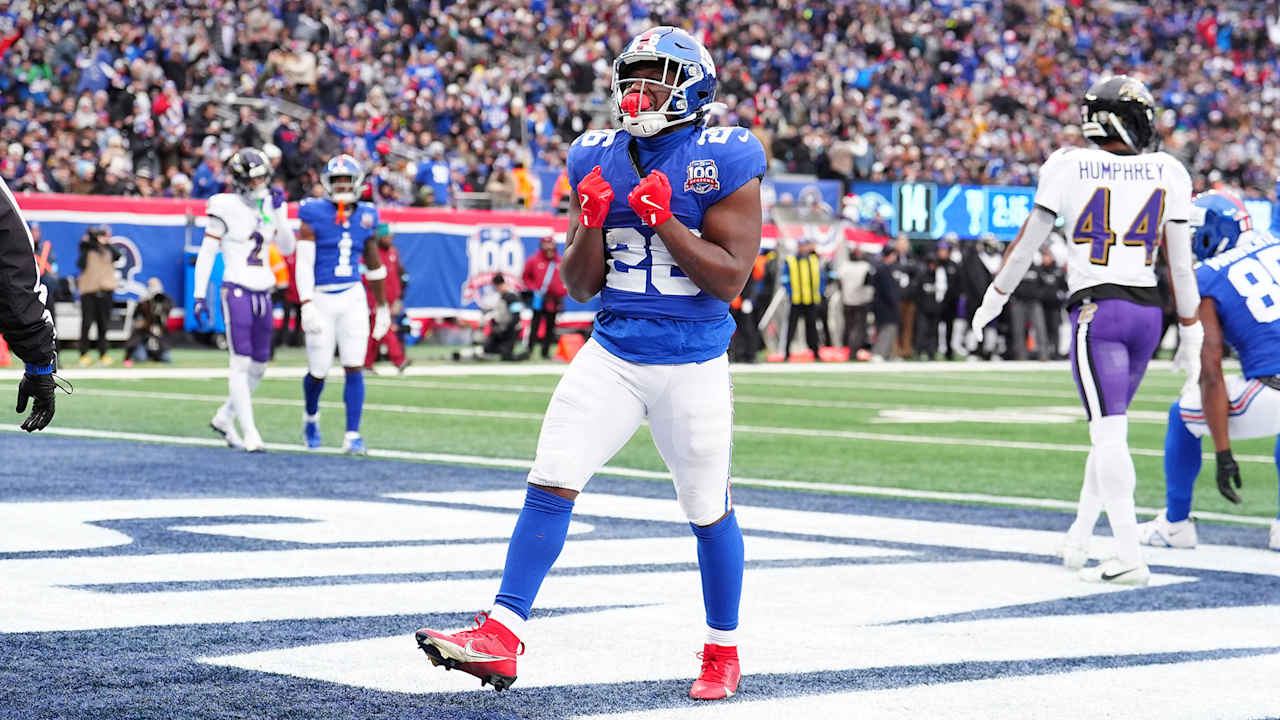 Devin Singletary finds the end zone [Video]