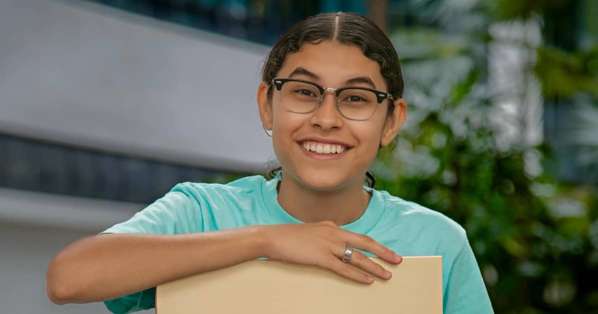 Alumna is a YouTube star | FIU News [Video]