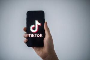 One billion users, but controversies mount up for TikTok [Video]