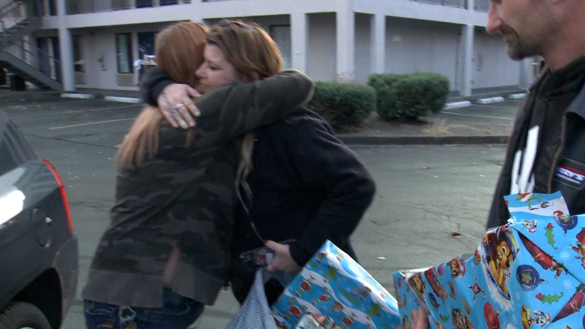 Louisville family reunited with Christmas gifts lost on Preston Highway [Video]