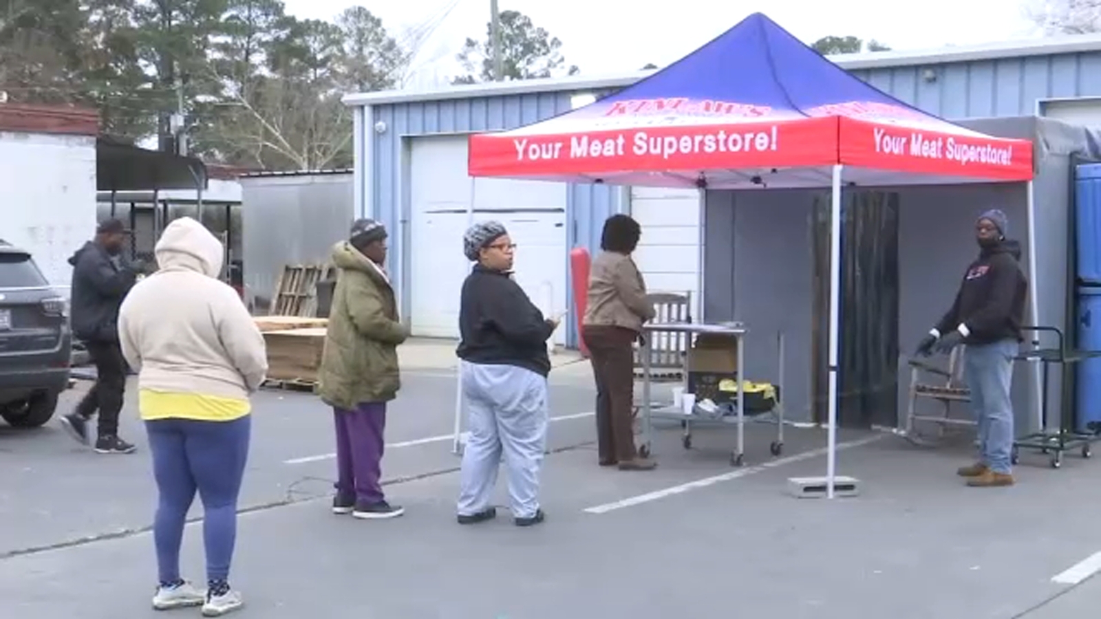 Kinlaw’s Supermarket in Fayetteville rises from the ashes with holiday pop-up shop after devastating fire [Video]