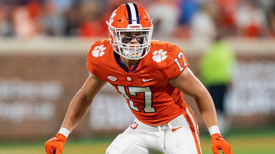 Clemson linebacker says he will return for his senior season [Video]