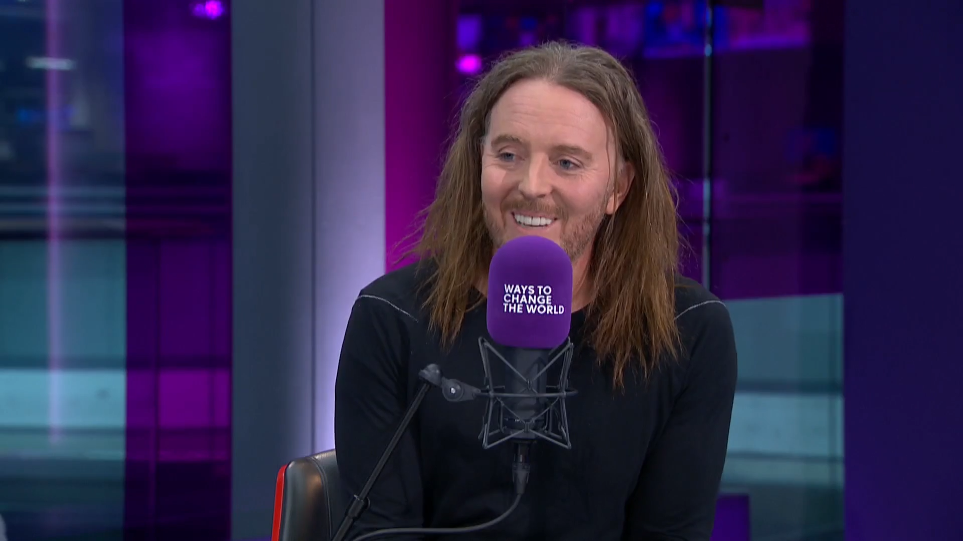 Tim Minchin on why he turned his back on being a comedian and gave up social media  Channel 4 News [Video]