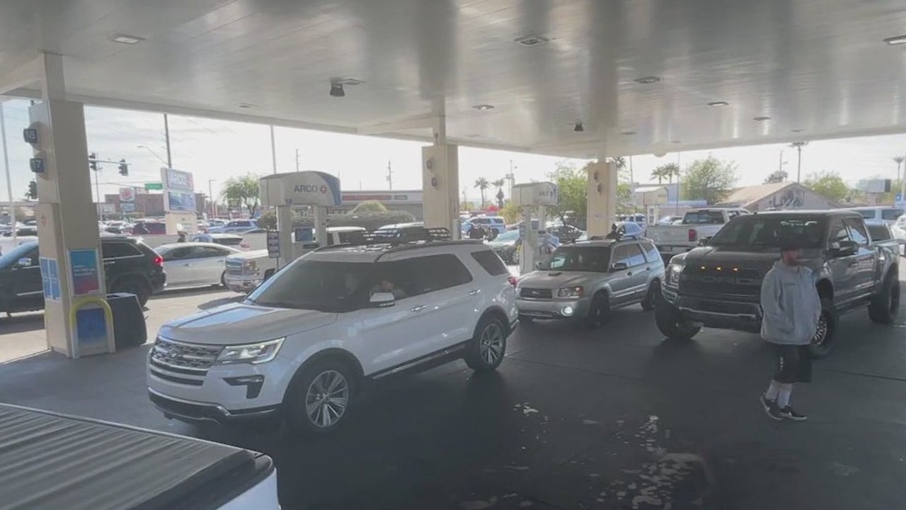 Driver calls central Phoenix gas giveaway a ‘blessing’ [Video]