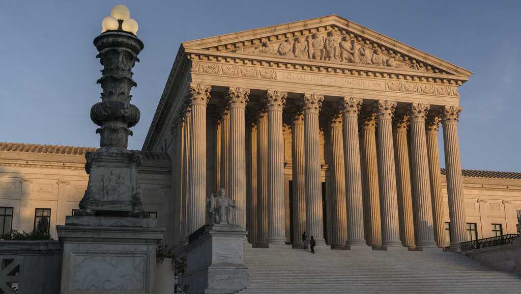 Alito’s call with Trump sparks ethics concerns [Video]