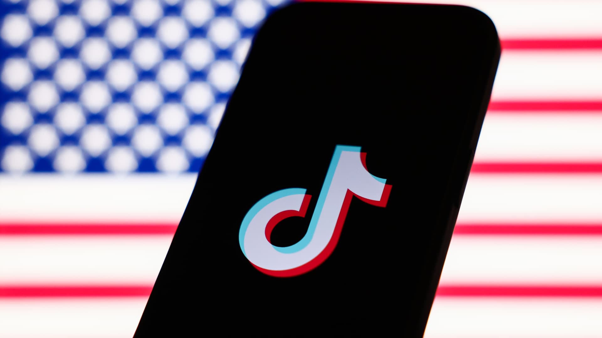 TikTok creators ask followers to migrate ahead of ban to Meta, YouTube [Video]