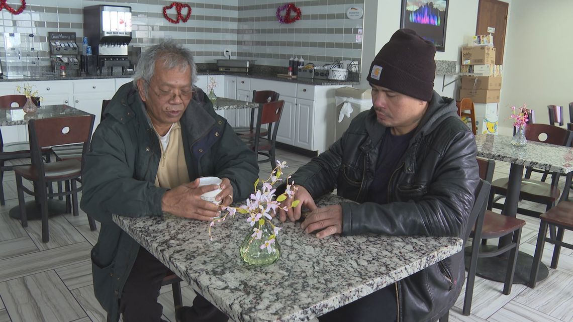 Dozens facing homelessness flock to Grand Haven hotel for shelter amid cold [Video]