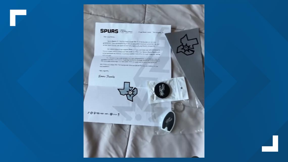 Texas State University student sends graduation card to Spurs and team responds [Video]